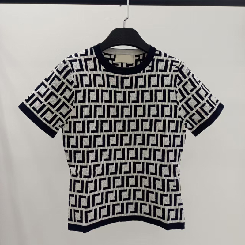 Shenzhen Nanyou High-End Short-Sleeve Knit Sweater with Letter Jacquard and Monogram Print, Slim Fit, Versatile Pullover, Round Neck Knitwear Shenzhen Nanyou High-End Short-Sleeve Knit Sweater with Letter Jacquard and Monogram Print, Slim Fit, Versatile Pullover, Round Neck Knitwear