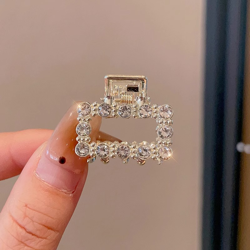 Nuevo medio lazo pelo pequeño clip simple tiburón clip accesorios para el cabello para las mujeres Pequeño clip de metal tamaño pequeño perla horquilla rota 2024