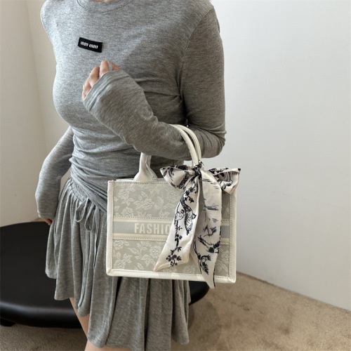 Large-capacity beautiful tote bag for women, personality trend, niche commuter handbag, single shoulder crossbody bag, casual large bag