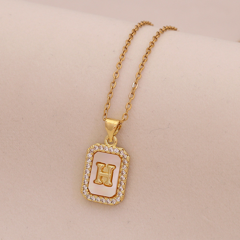 [Bing Meng] 26 シェルレターネックレス レディース ライト ラグジュアリー ハイエンド 18K ゴールド スクエア ペンダント ネックレス N1573|undefined