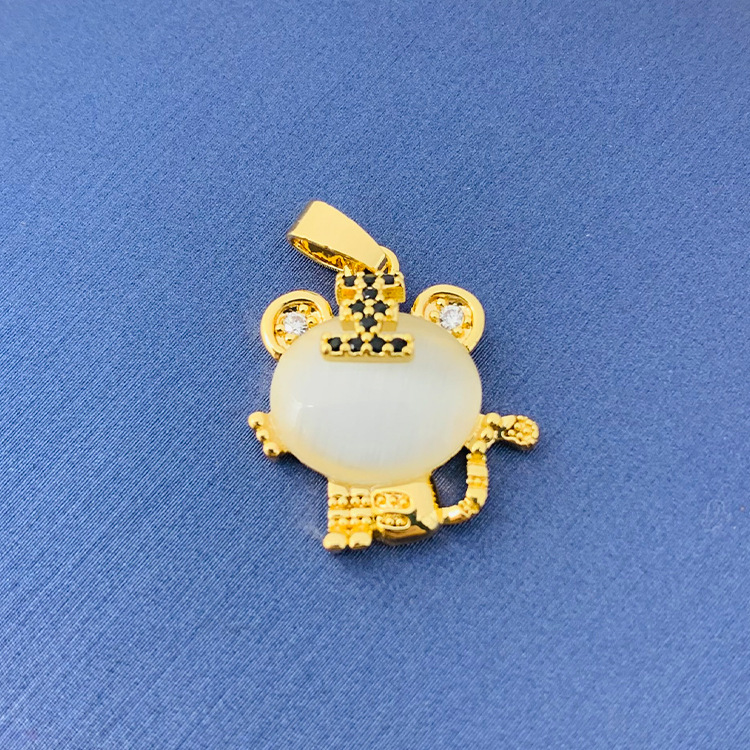 百種類のペンダントは心のままにファッションの経典を配合します。カップルの美しいペンダントは親友のアクセサリーを送ります。