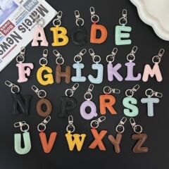 新しい国境を越えた人気の英字レザーペンダントミュウスタイルバッグペンダント高価値装飾キーチェーンアクセサリー