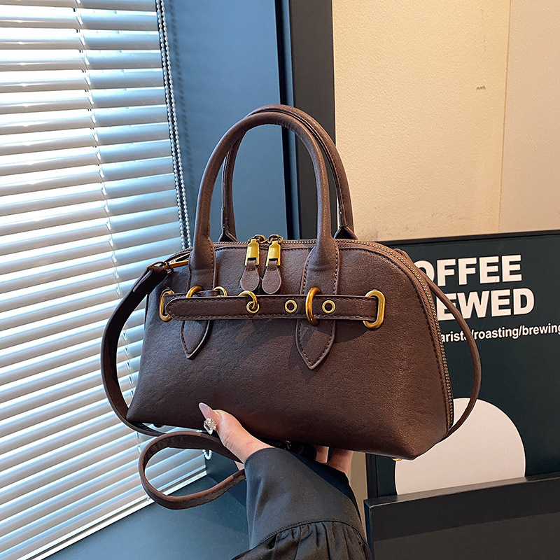 하이 엔드 언더암 볼링 백 여성의 2024 새로운 레트로 패션 숄더 백 틈새 간단한 캐주얼 숄더 백