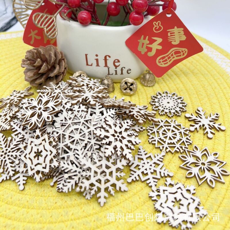 Cross-Border Hot-Selling Wooden Christmas Snowflake Wood Chips for Export, DIY Handmade Graffiti Ornaments, Creative Wood Crafts