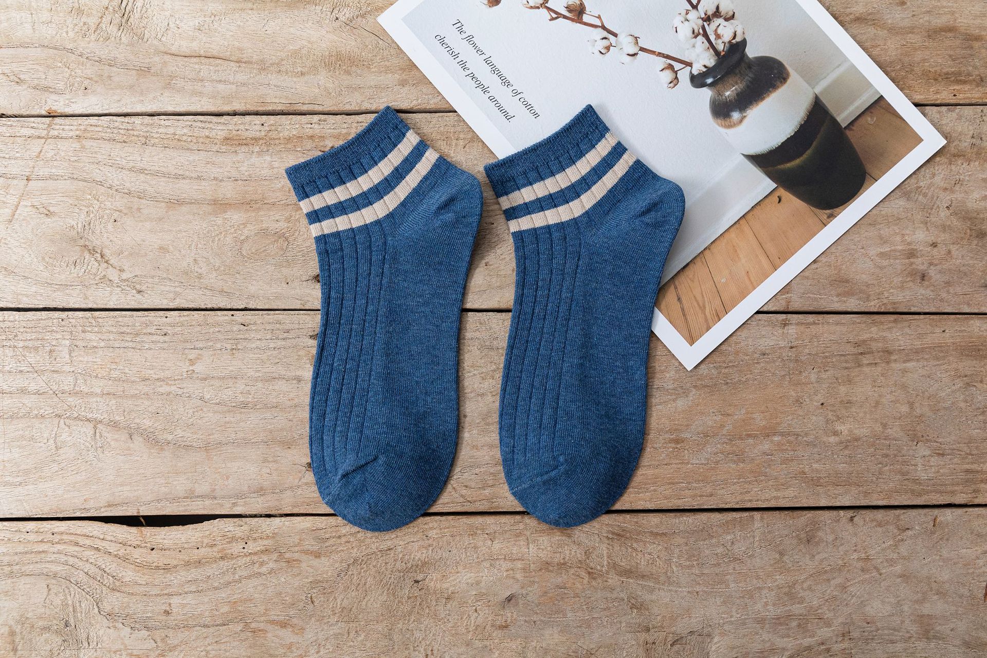 靴下の男性の四季型の平行棒の学院の運動風のinsの潮は簡単に日本の浅い口の低い船の靴下を組み合わせます。