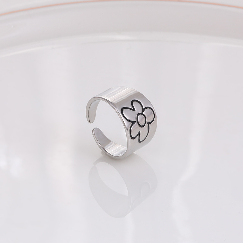 Retro creative design glossy adjustable ring