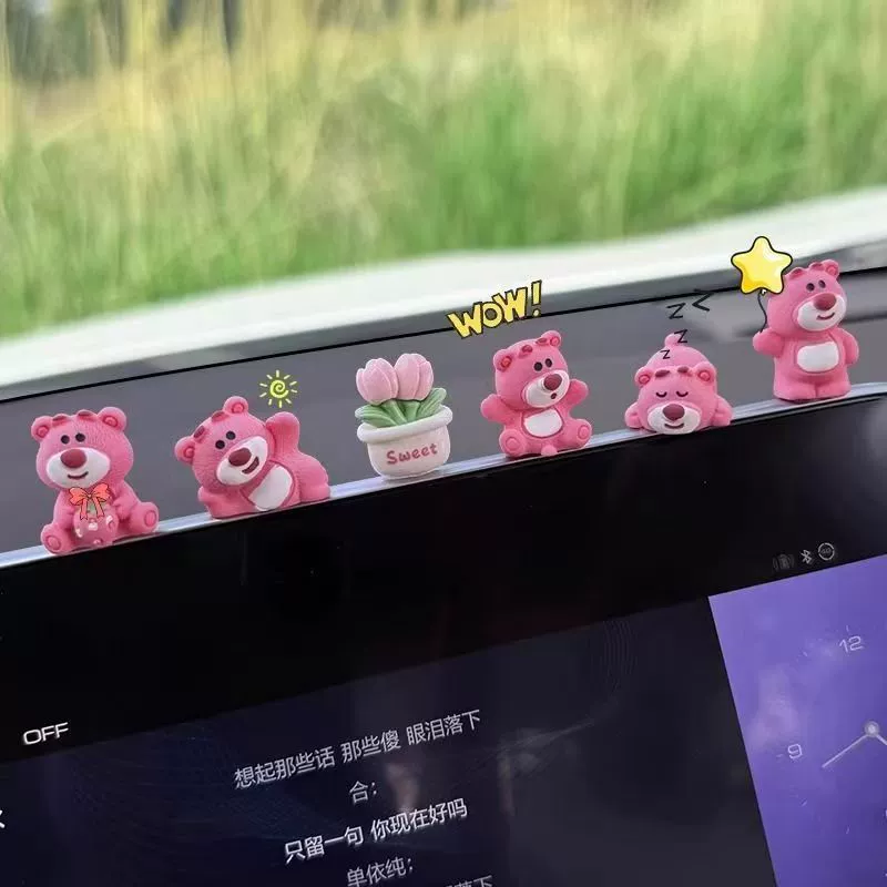 Автомобильные украшения милые клубничные медведи Центральный экран управления декомпрессии куклы внутри автомобиля украшения 2024 новый сетчатый красный декор