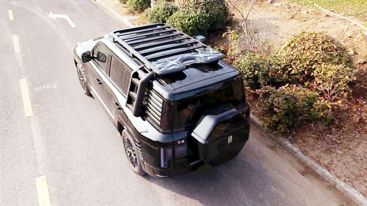 Looking up U8 roof rack roof frame ladder schoolbag side account equipment box mountain step curve roof platform travel ladder