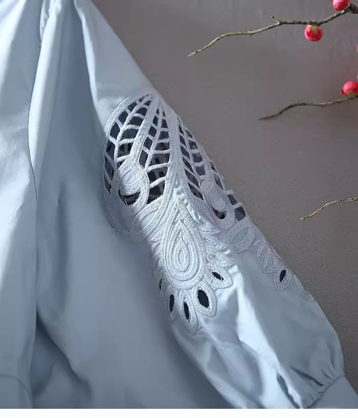 Áo sơ mi nữ cổ chữ V cotton tay lửng thiết kế khoét lỗ thanh lịch — Màu xanh lam nhạt chi tiết 11