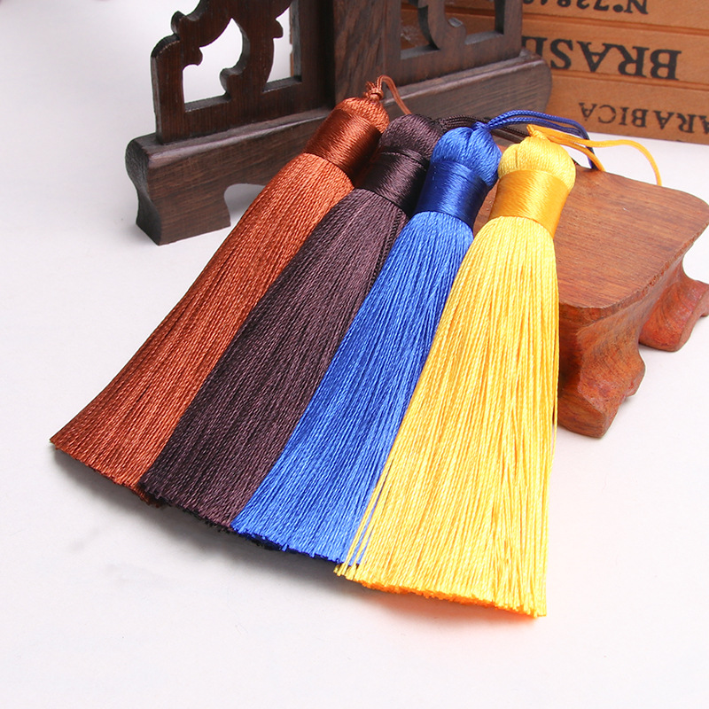 Wholesale 8CM Short Fat Tassel Earrings 32 Colors Vertical Ice Silk Mini Tassel Bookmark USB Phone Case Small Tassel Pendant