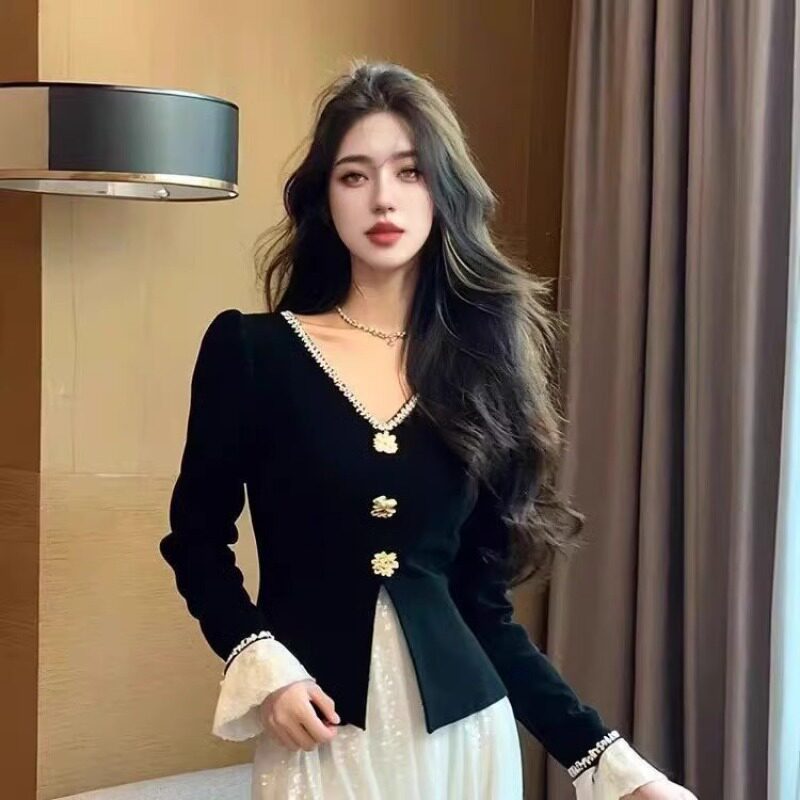 Đầm liền nữ dáng dài tay cài khuy một hàng, cổ chữ V, thắt eo cạp cao, xòe rộng — Màu đen