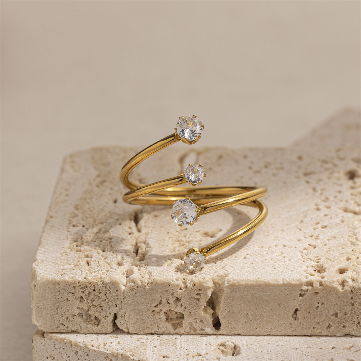 Anillo de acero inoxidable europeo y americano Taina, línea de moda simple y de alto nivel, anillo de anillo de circón, mujer, estilo caliente transfronterizo, mujer