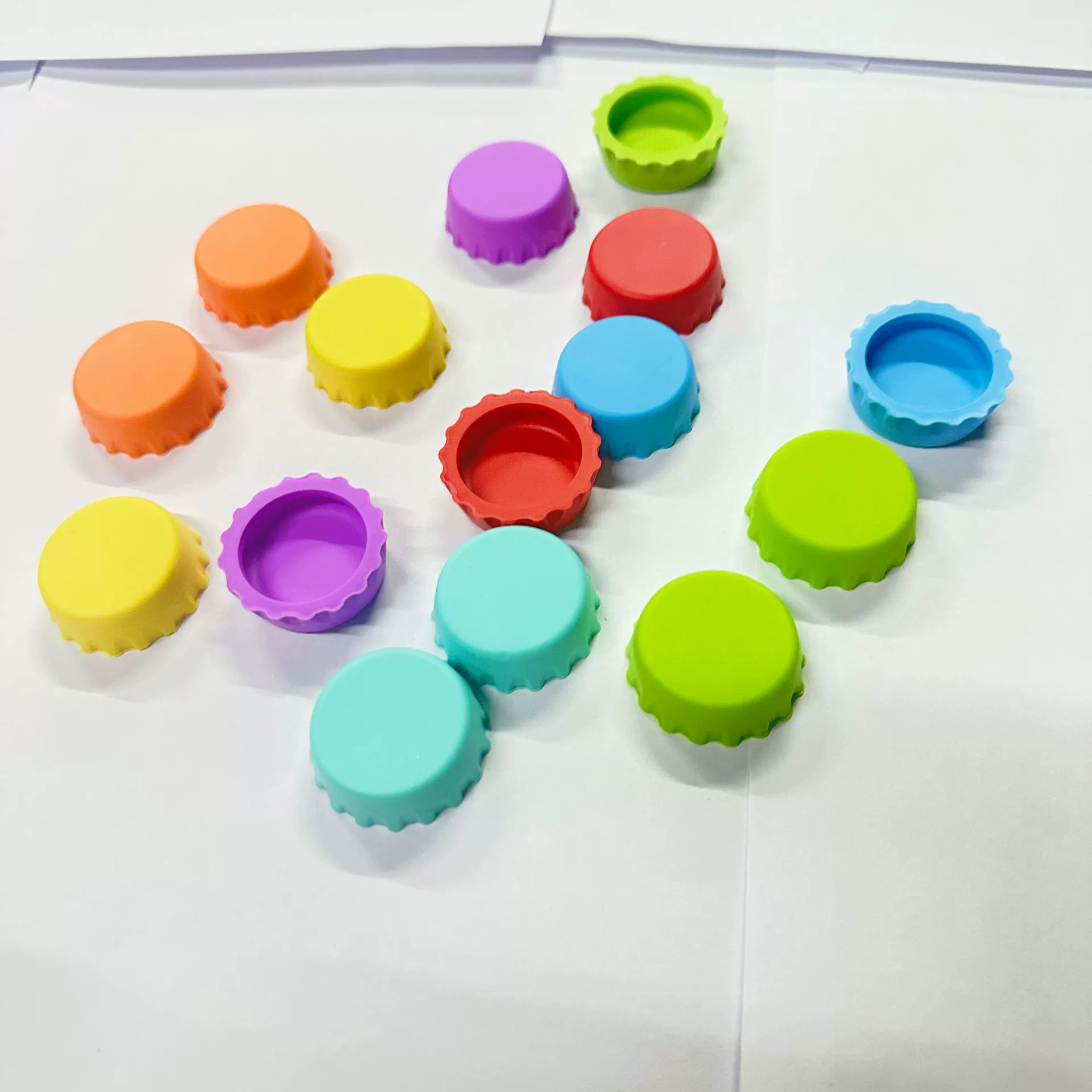 Silicone Bottle Stopper, Food-Grade Round Cap, Wine & Beer Sealer, BPA-free (3.6×2.6×3 cm)