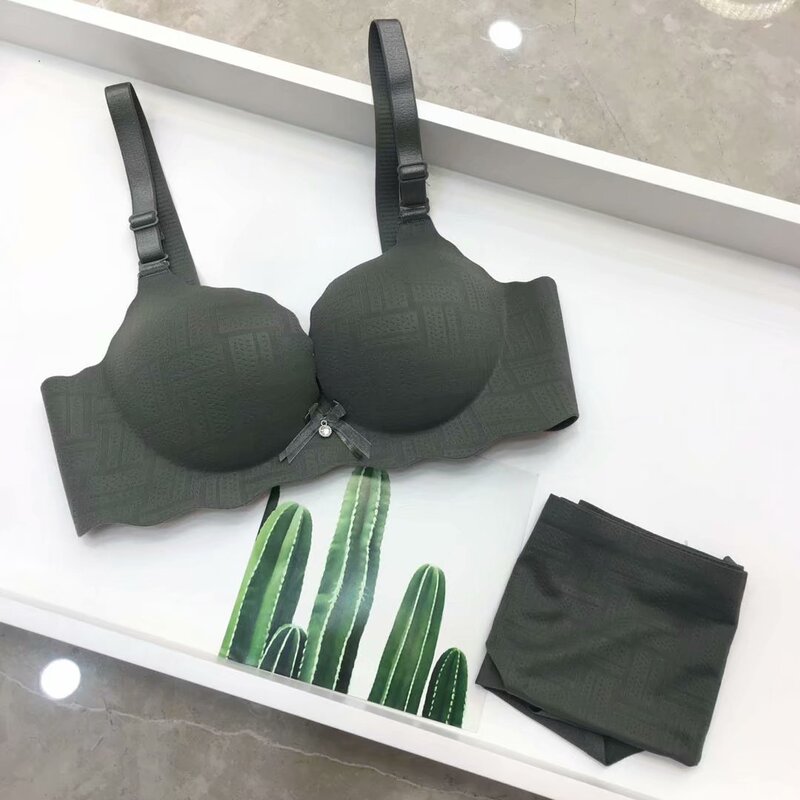 795 New Sexy Seamless Push-Up Small Breasts to Make Them Look Bigger, Simple and Fashionable Bow Girl Push-Up Bra Intimates for Women