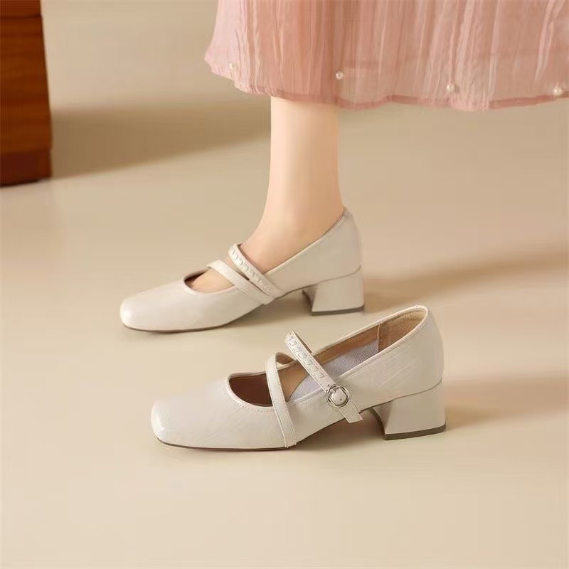 Temperamento de zapatos de mujer, nuevos tacones gruesos de verano y otoño con cabeza cuadrada hermosa con falda, boca superficial, zapatos de mujer flexibles.