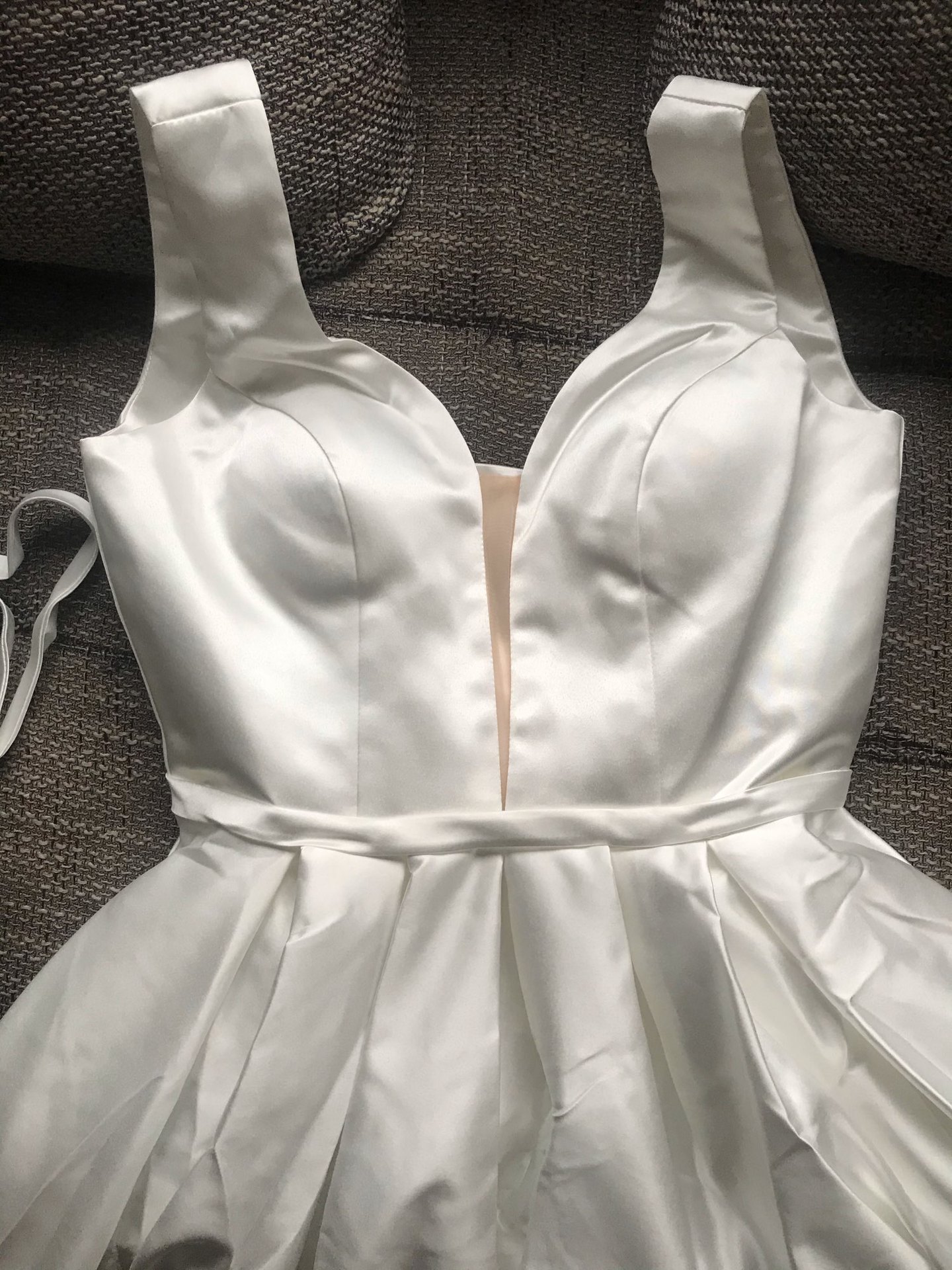 Vestido de noche para mujer, estilo europeo y americano, de Amazon, AliExpress y Wish, de satén sin mangas, elegante y sencillo, con cuello en V, entallado. image 7