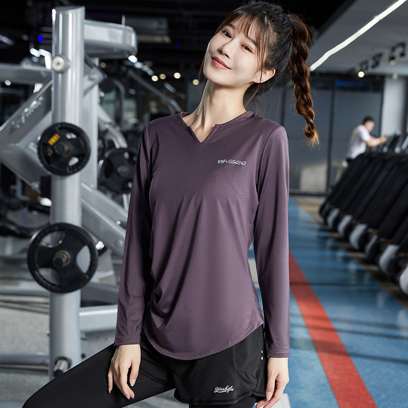 진한 보라색