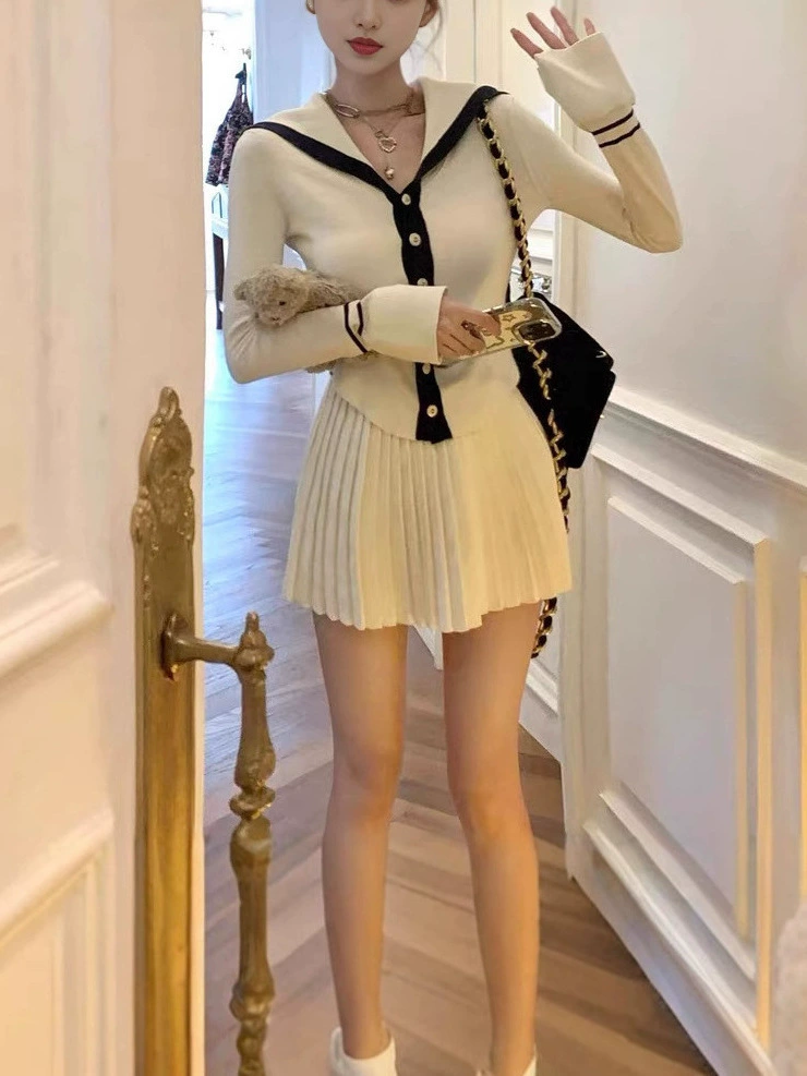 Вязаный мини‑комплект в стиле chanel, ребристый топ и плиссированная юбка, one size (чёрный/абрикос)