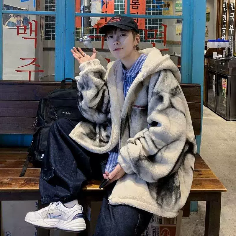 Зимняя утолщенная хлопчатобумажная одежда мужской корейской версии свободной овечьей шерсти с флисом с капюшоном