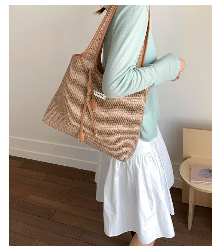 2025 Casual Commuter Tote bag, women's niche striped simple and fashionable hand-held shoulder bag, large-capacity underarm bag undefined