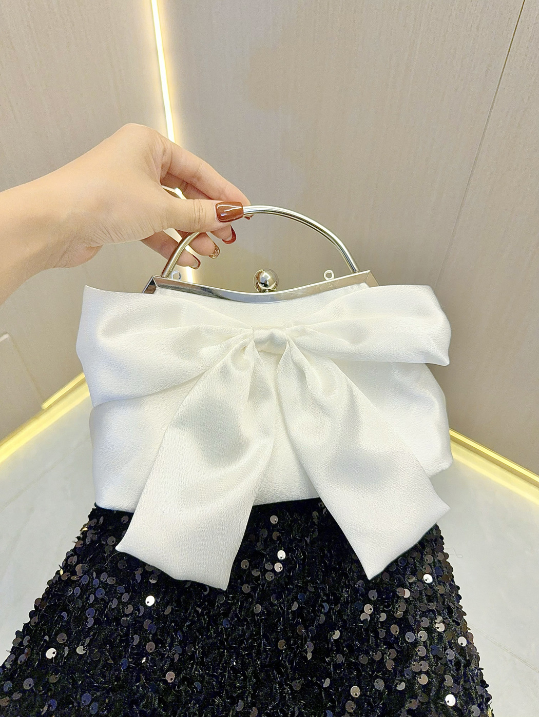 White Black Silver Polyester Solid Color Bowknot Pillow Shape Evening Bags display picture 2