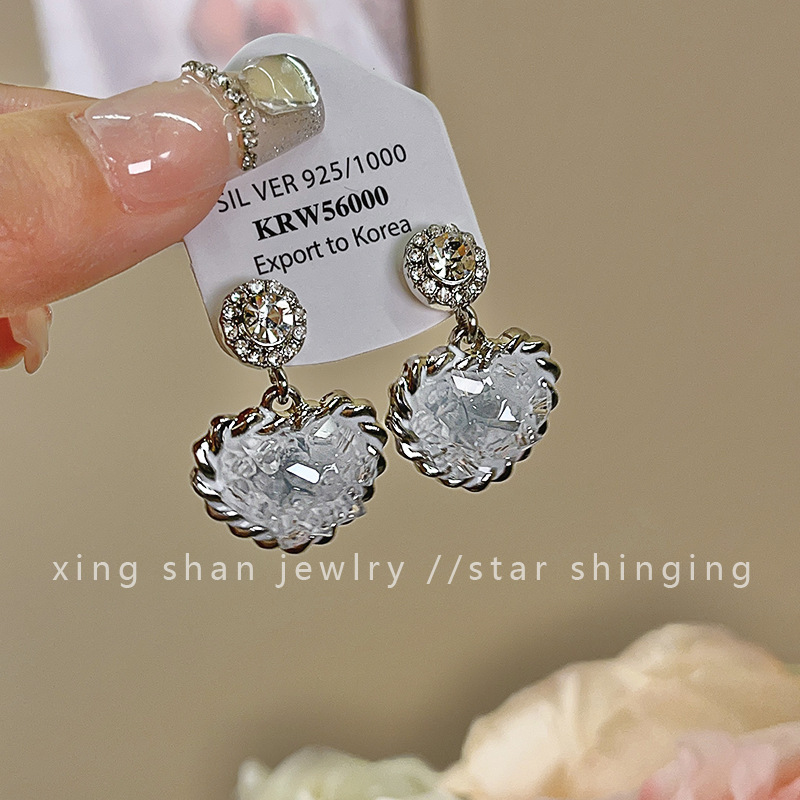 ニッチなデザインの高級ブルーバタフライパールイヤリング、女性用、2025年夏の新作人気ファッションイヤリング