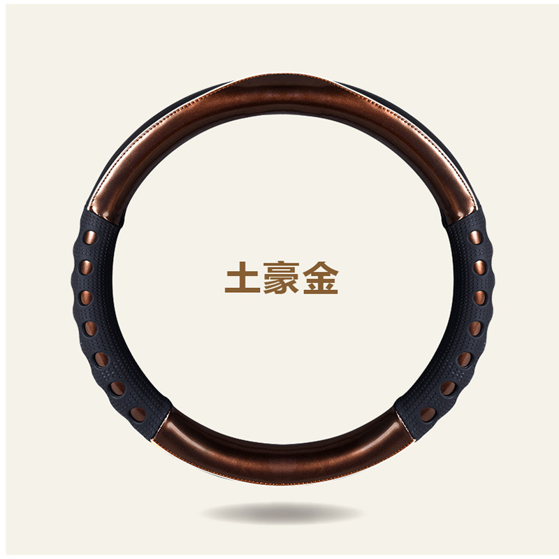 メーカーが自動車用品のハンドルカバーを作っています。