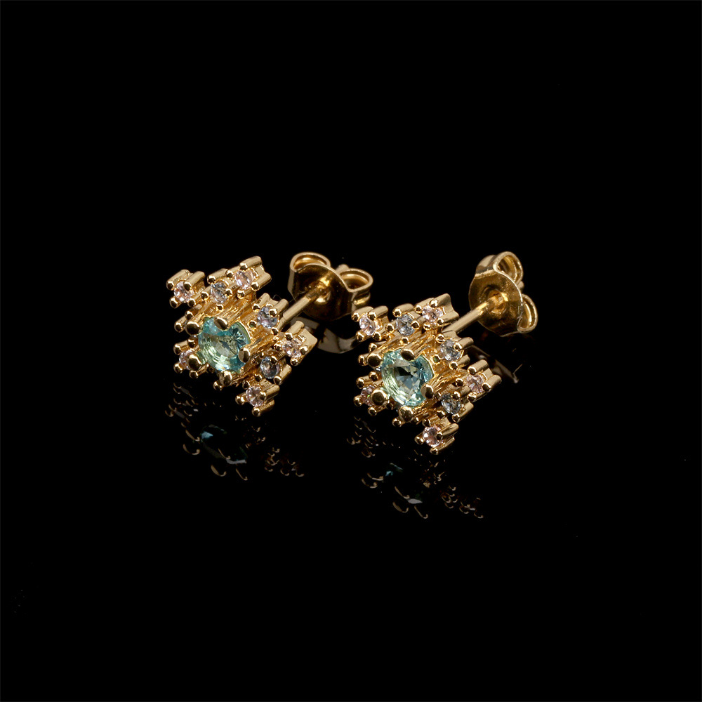 2021 New Inlaid Zircon Snowflake Copper Pendant Three-piece Necklace Earrings Ring Tide Temperament Jewelry Set display picture 9