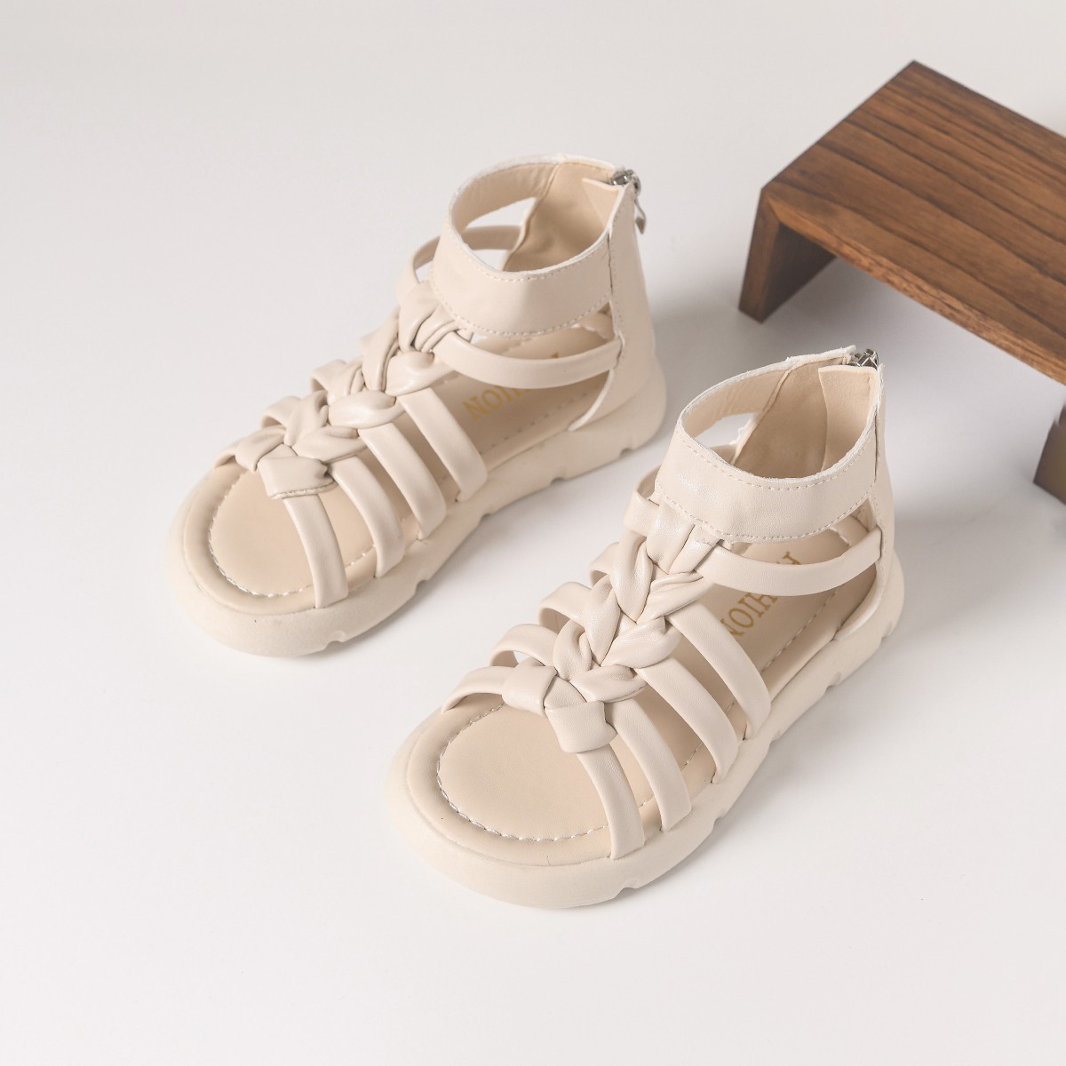Sandálias de niñas verano 2026 nuevo estilo de moda infantil zapatos casuales versátiles niños grandes princesa estilo zapatos de cremallera romana image 5