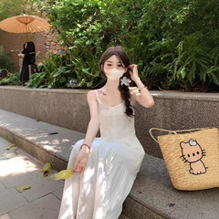 韓国系の美しい気質が優しくて、やせた白いスカートの初恋風が腰を収めて高級感があります。
