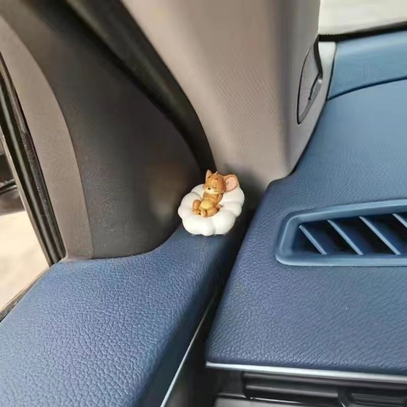 トムとジェリーの車の装飾品トム猫車のインターネット有名人の装飾品かわいい本デスクトップ人形小さな装飾品フィギュア|undefined