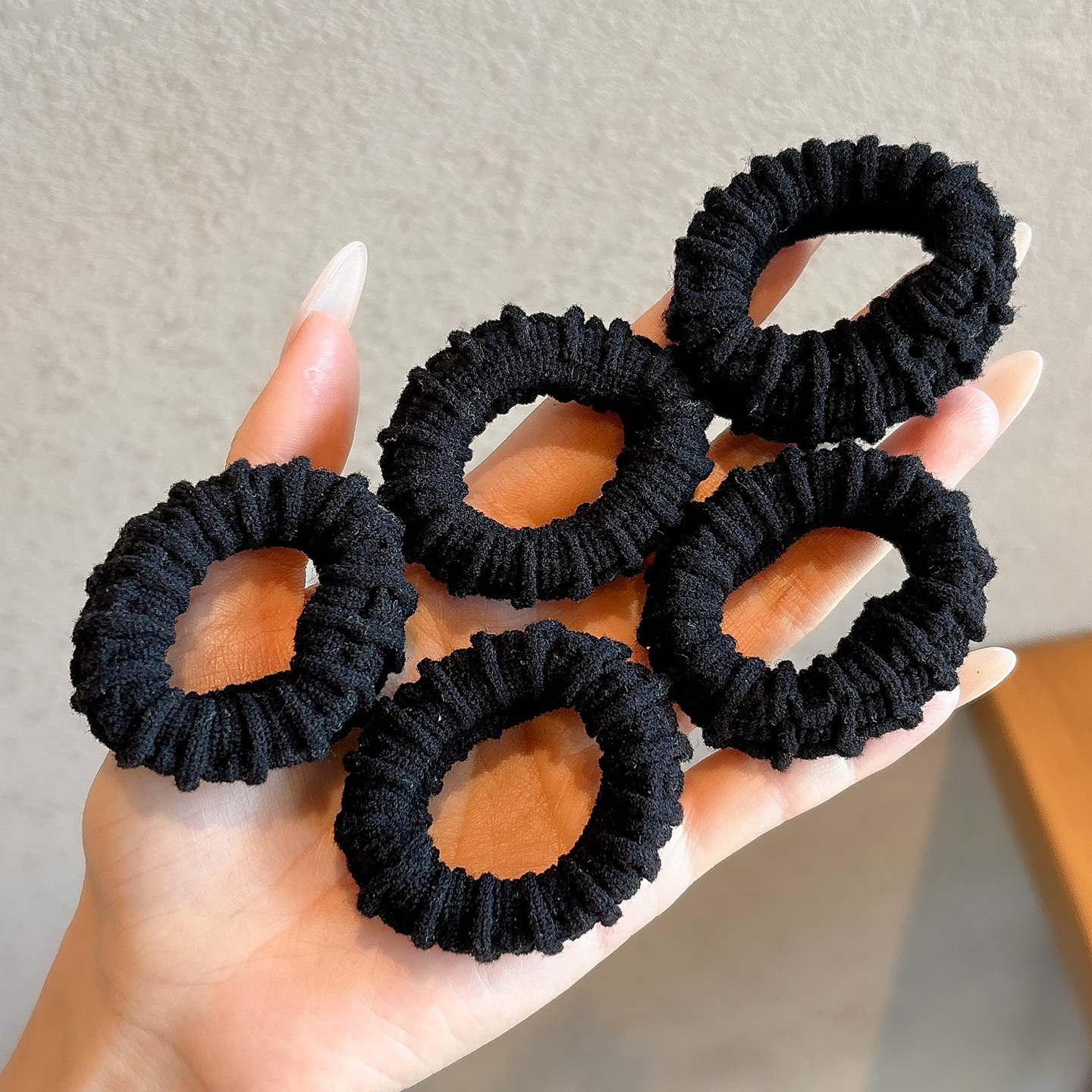 Coletero elástico sencillo de nuevo estilo 2026, banda para el pelo pequeña sin costuras para mujer, suave para el cabello, sujetador de cola de caballo.