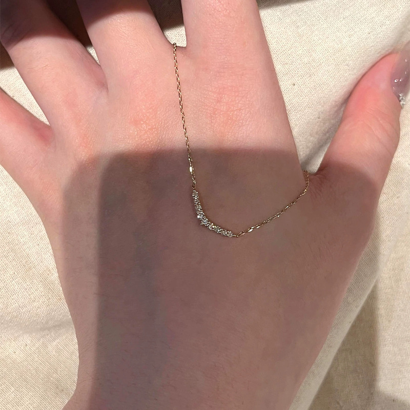 Curved smile necklace for women, 2026 new style, niche Japanese design, diamond-studded, delicate clavicle chain, a gift for your girlfriend Curved smile necklace for women, 2026 new style, niche Japanese design, diamond-studded, delicate clavicle chain, a gift for your girlfriend