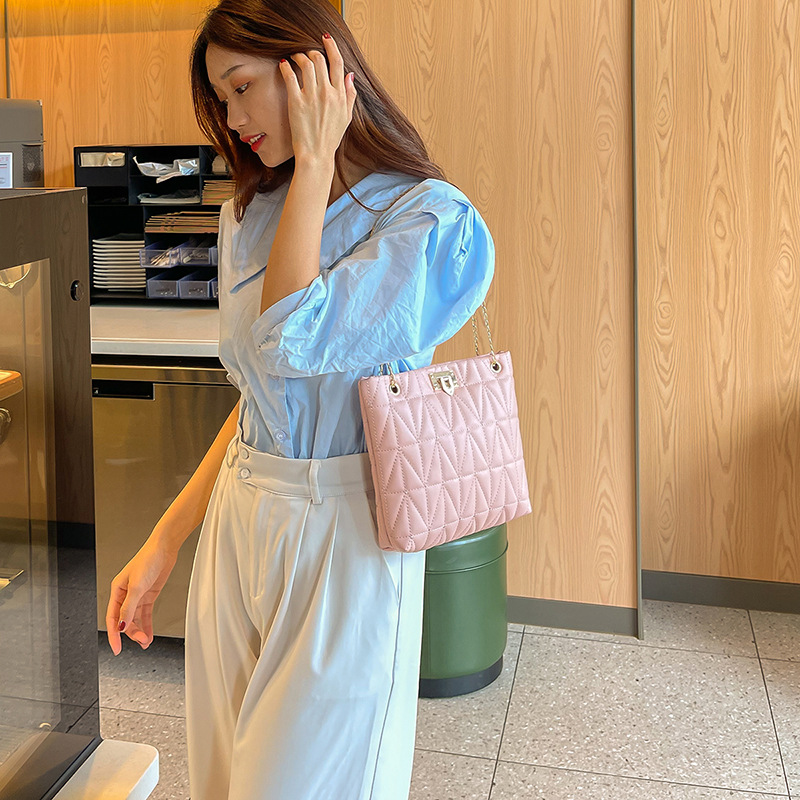 Bolso versátil bolso de hombro de las mujeres 2022 bolsos de mano bolso bordado bolso de la momia bolsa de mensajero de cadena de gran capacidad