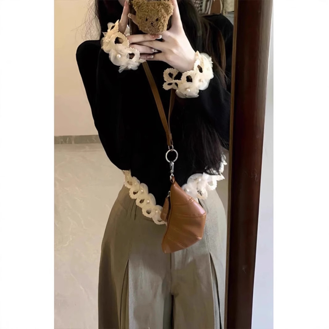 베이스 셔츠가있는 하이 엔드 블랙 긴팔 티셔츠 여성의 가을과 겨울 2024 새로운 디자인 센스 니쉬 쇼트 탑