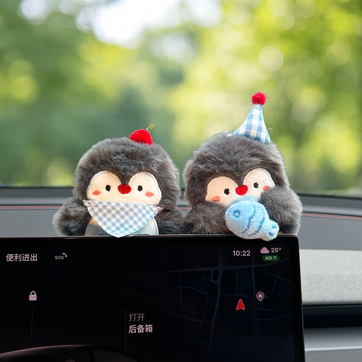 Cute and Adorable Penguin Car Decoration for Dashboard, Cartoon Animal Interior Decoration, Screen Plush Toy