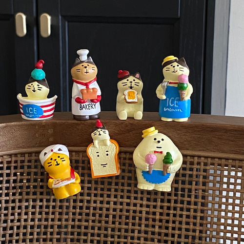 Cute Japanese Cat Magnetic Refrigerator Magnet Creative Three-dimensional Magnet Cartoon Decoration Magnet Cat Toast