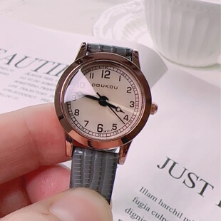 2023 New Style Watch Wholesale Women's Niche Design Light Luxury Student Retro Women's Watch Simple Elegant