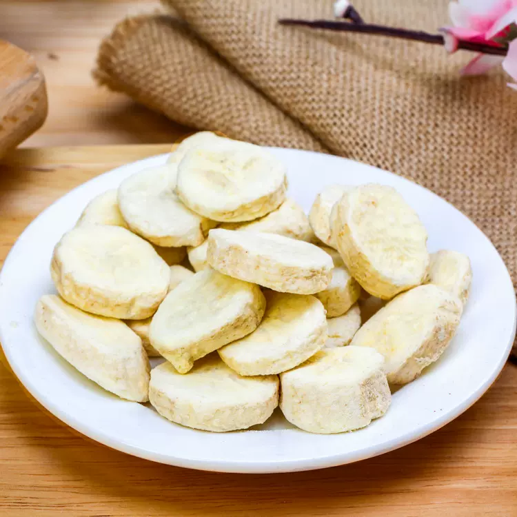 冻干香蕉片厂家现货酥脆香甜非油炸非烘烤零食散装批发冻干水果干