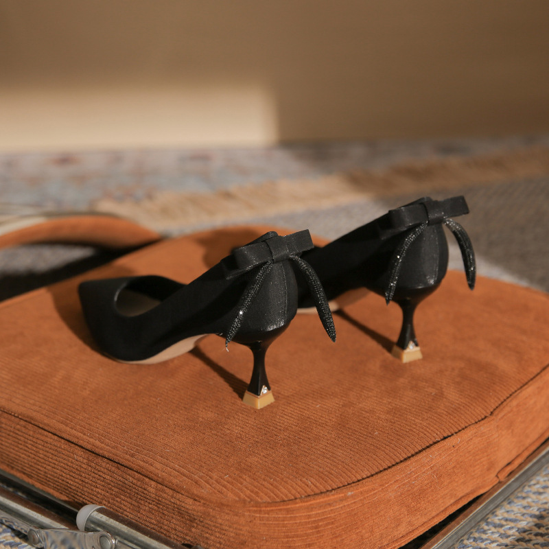 Décolleté donna tacchi alti eleganti con fiocco rosso nero_voghion.com