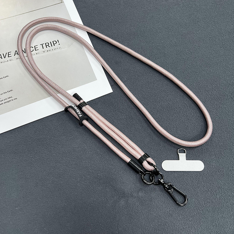 日系8mm携帯電話のストラップは、携帯ケースのストラップに斜めにまたがっています。|undefined
