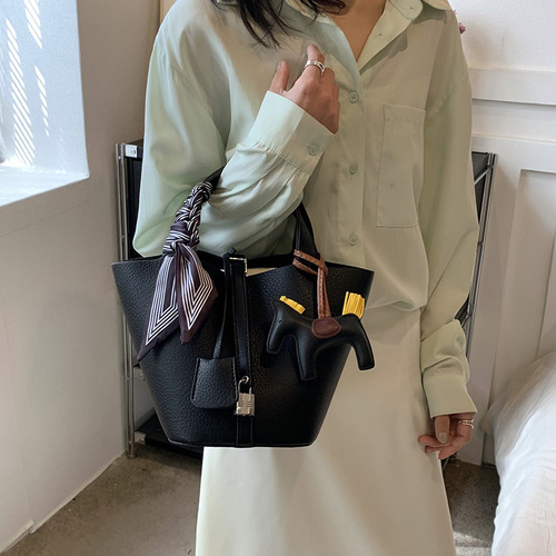 Internet celebrity portable vegetable basket bag women's bag  new trendy versatile commuting handbag texture niche bucket bag