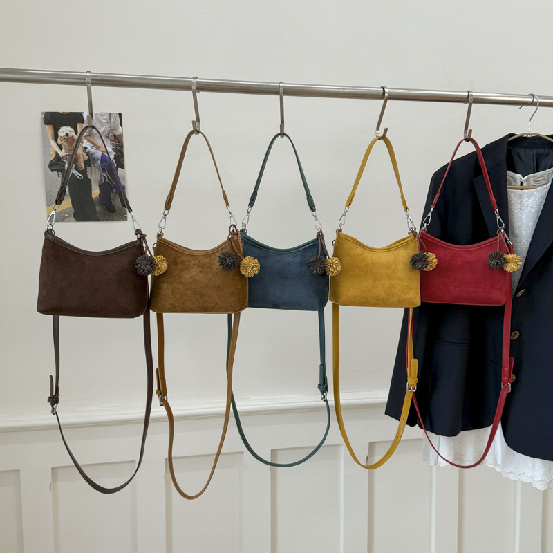 Transfronterizos retro gamuz bolsas portátiles bajo las axilas mujeres 2025 otoño y invierno nueva moda coreana de viaje al trabajo bolsas de hombro inclinadas