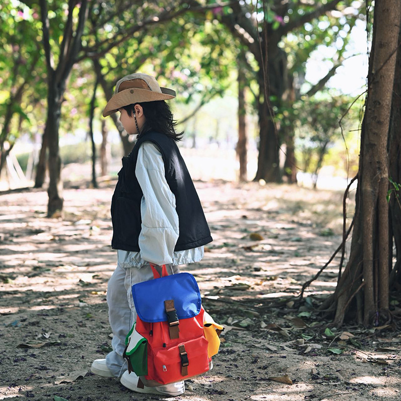 Mochila de montaña de deportes al aire libre para niños 2026 moda de color contraste mochila de viaje de gran capacidad para niños y niñas