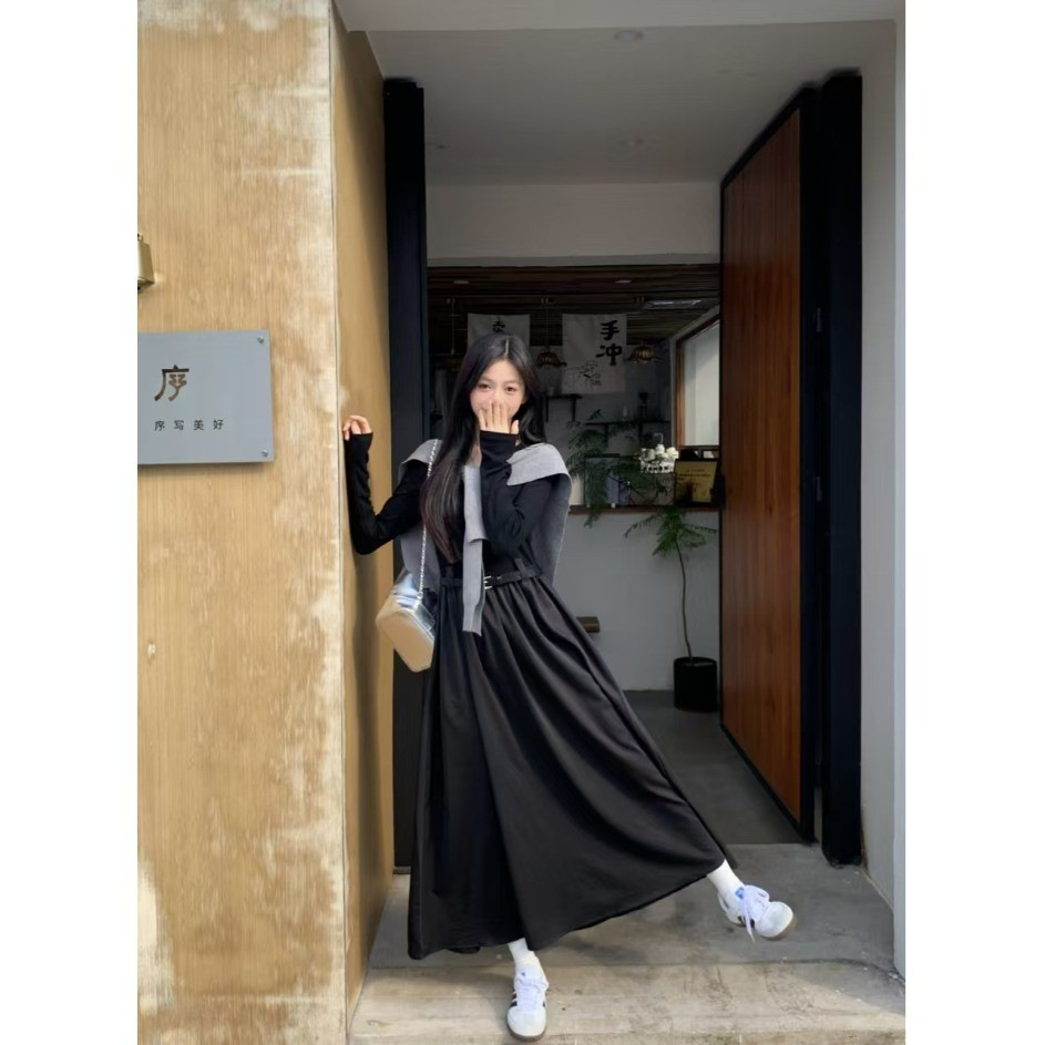Retro solid color long-sleeve with a round collar