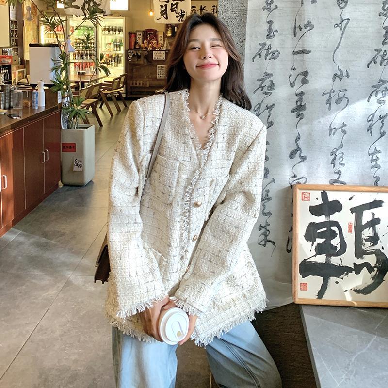 Real Shot of White Elegant Tweed Jacket for Women, 2026 Spring and Autumn New Style, Gentle Style with Tassels and V-Neck Top