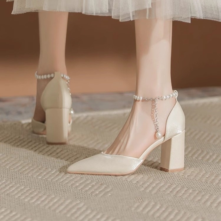 Zapatos de tacones altos de perlas francesas de tacones delgados de otoño de 2026 nuevos zapatos de hebilla de una sola palabra