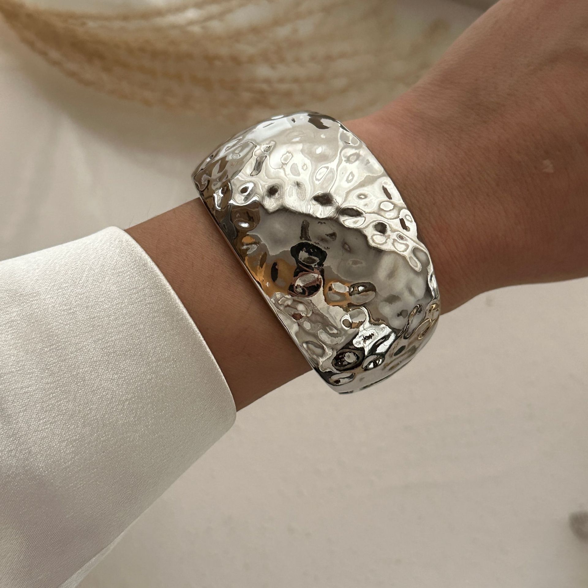 59g Weight Rings, Bracelets Classification 1 Piece Quantity Daily Occasion Alloy Material Solid Color, Butterfly Pattern Women's Gender Ring, Plating Design Exaggerated Style Exaggerated Solid Color Butterfly Alloy Ring Plating Women's Rings Bracelets 12