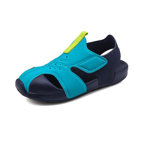 Summer sandals for boys, closed-toe EVA sandals—kids' and toddler's beach shoes, perfect for outdoor wear as slippers.