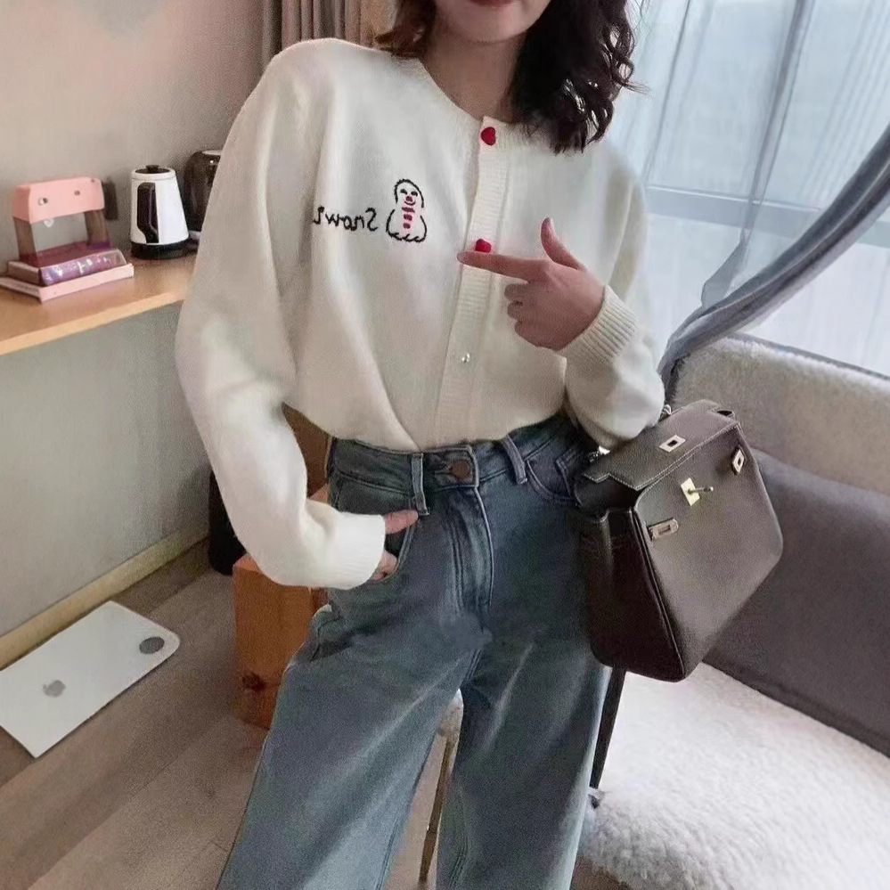 Demi-season sweater with a round collar